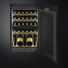SMEG BEÉPÍTHETŐ BORHŰTŐ, Universale design, 88 cm, 40 palack, fordítható ajtó, fekete üveg