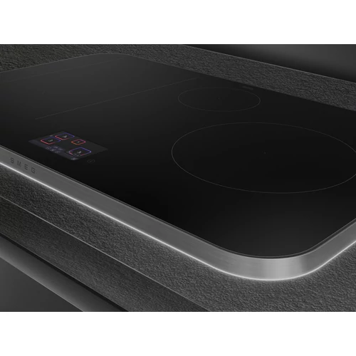 SMEG INDUKCIÓS FŐZŐLAP, Isola design, Alta Pro kollekció, 80 cm, 4 főzőzóna, 1 MultiZone, fekete üveg/inox