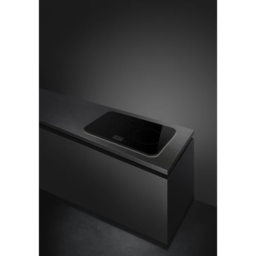 SMEG INDUKCIÓS FŐZŐLAP, Isola design, Alta Pro kollekció, 80 cm, 4 főzőzóna, 1 MultiZone, fekete üveg/matt fekete