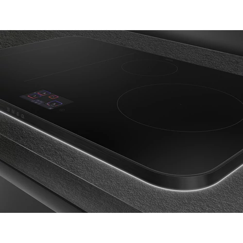 SMEG INDUKCIÓS FŐZŐLAP, Isola design, Alta Pro kollekció, 80 cm, 4 főzőzóna, 1 MultiZone, fekete üveg/matt fekete