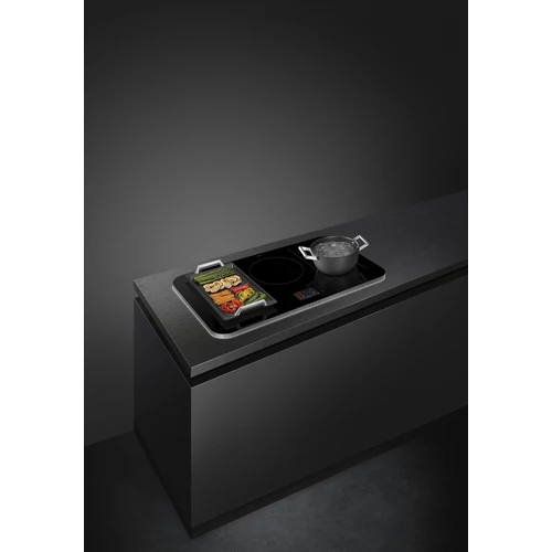 SMEG INDUKCIÓS FŐZŐLAP, Isola design, Alta Pro kollekció, 90 cm, 5 főzőzóna, 2 MultiZone, fekete üveg/inox