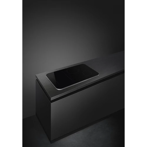 SMEG INDUKCIÓS FŐZŐLAP, Isola design, Alta kollekció, 80 cm, 4 főzőzóna, 1 MultiZone, fekete üveg/inox