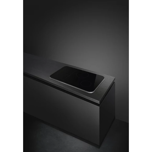 SMEG INDUKCIÓS FŐZŐLAP, Isola design, Alta kollekció, 80 cm, 4 főzőzóna, 1 MultiZone, fekete üveg/inox