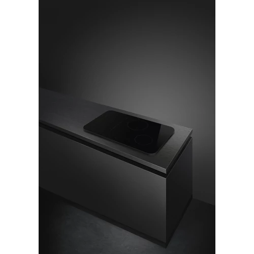 SMEG INDUKCIÓS FŐZŐLAP, Isola design, Alta kollekció, 80 cm, 4 főzőzóna, 1 MultiZone, fekete üveg/matt fekete