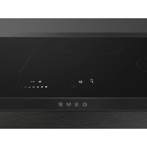 SMEG INDUKCIÓS FŐZŐLAP, Isola design, Alta kollekció, 80 cm, 4 főzőzóna, 1 MultiZone, fekete üveg/matt fekete