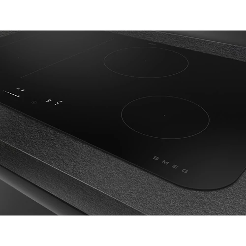 SMEG INDUKCIÓS FŐZŐLAP, Isola design, Flat kollekció, 80 cm, 4 főzőzóna, 1 MultiZone, fekete üveg