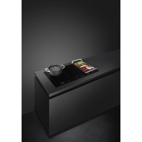 SMEG INDUKCIÓS FŐZŐLAP, Linea design, 90 cm, 6 főzőzóna, 3 MultiZone híd zóna, fekete üveg
